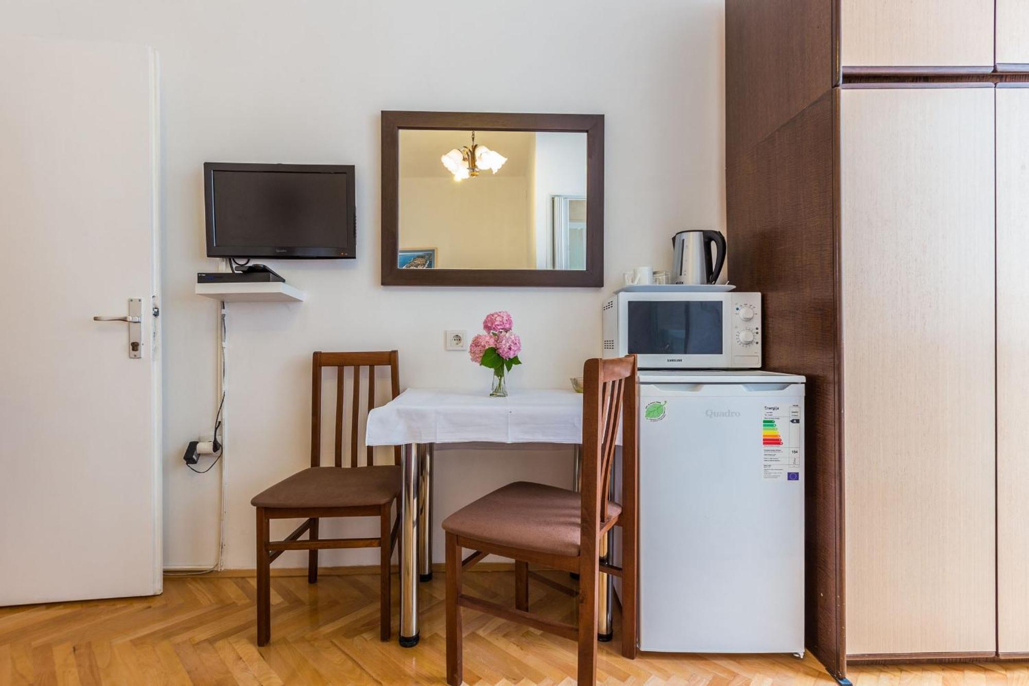 Mila Apartments In Old Town Centre Zadar Room photo